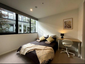 Specious apartment in Kingston, over stores